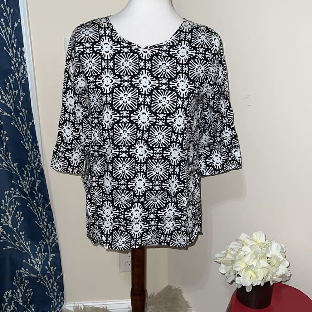 Escapada Sport Black and White Layered Blouse